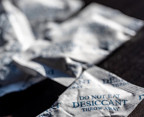 Side view of a desiccant pack